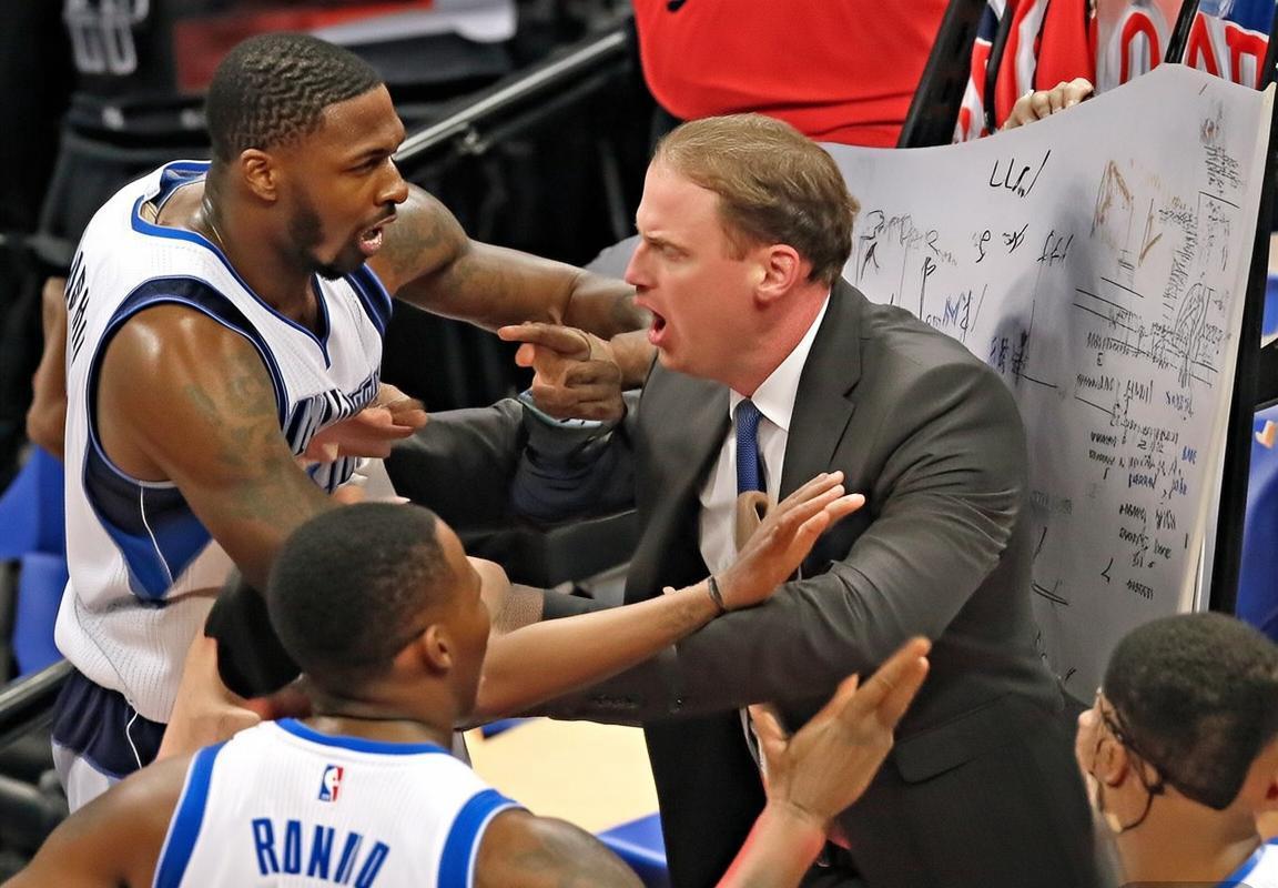 湖人NBA将帅冲突盘点：詹姆斯与斯波撞肩门，科比禅师杰克逊对峙，追梦格林科尔争吵